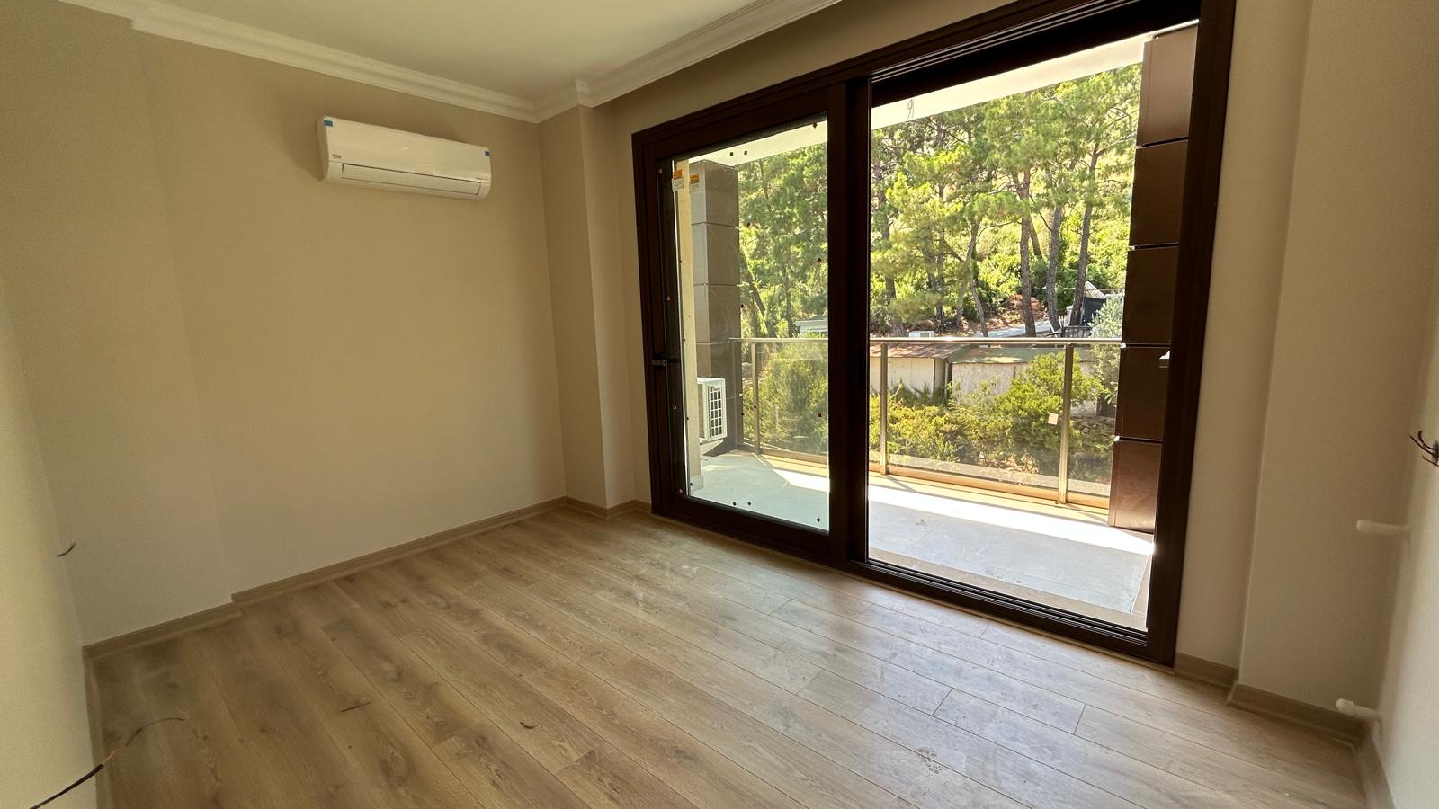 MARMARİS SİTELER BÖLGESİNDE FUL DENİZ MANZARALI 3+1 DÜZ DAİRELER